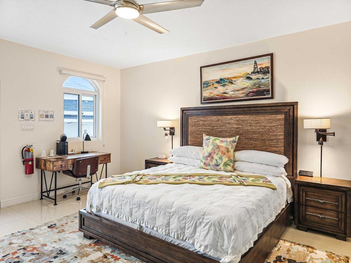 Hospitality Expert BTS 8 - Pool Beach & Bar