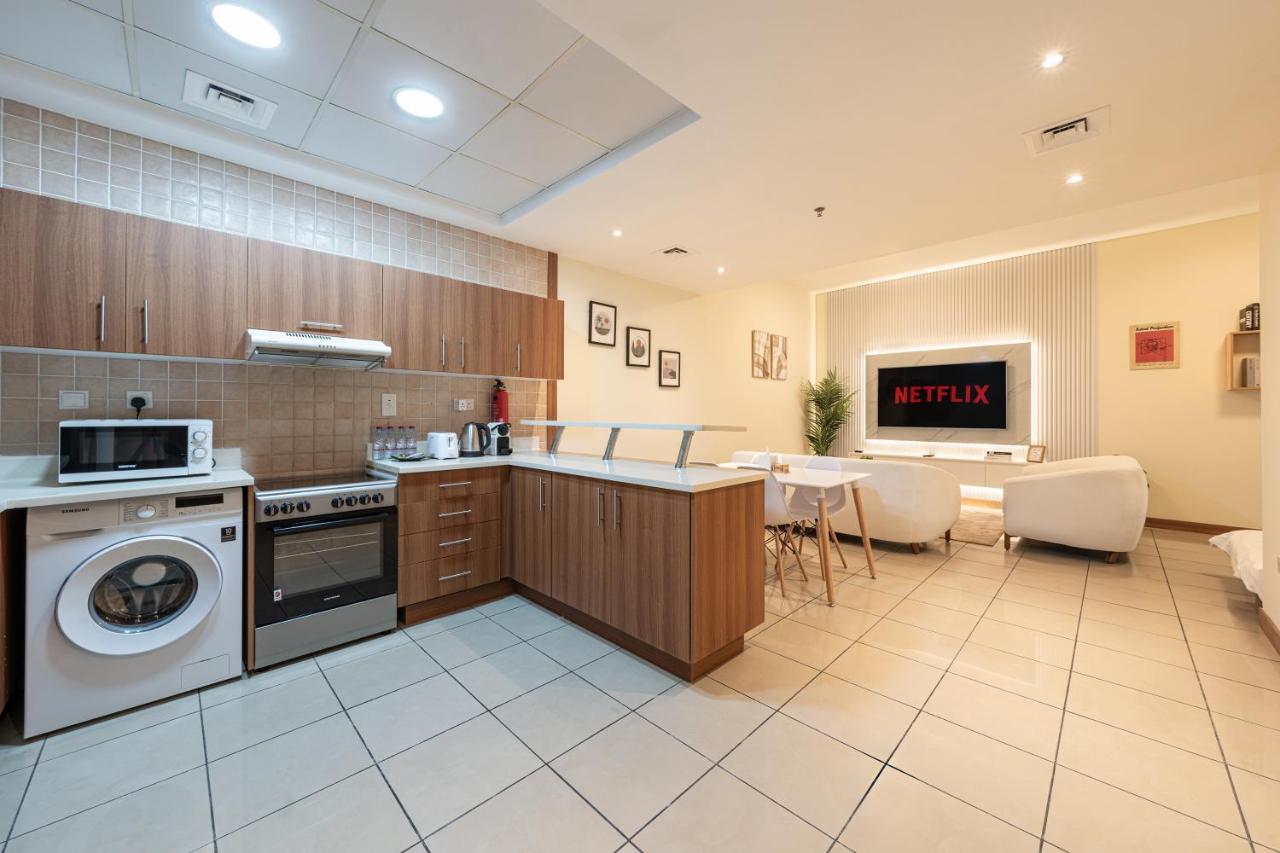 Spacious Upgraded & Elegant - 1BR - 4