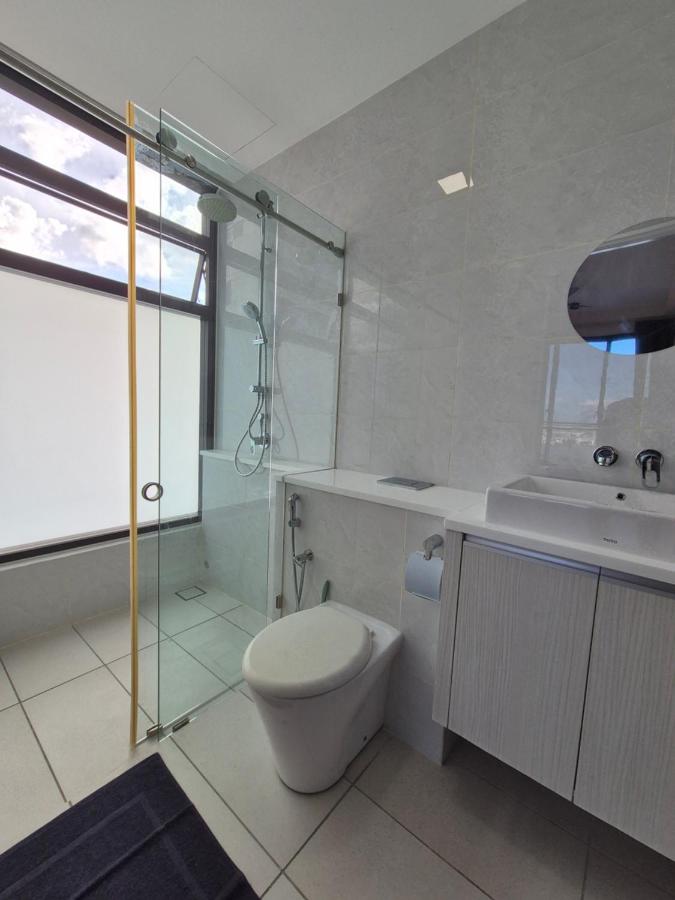 Stunning 4BR Sky Retreat 42nd Floor View Sleep 8 - 3