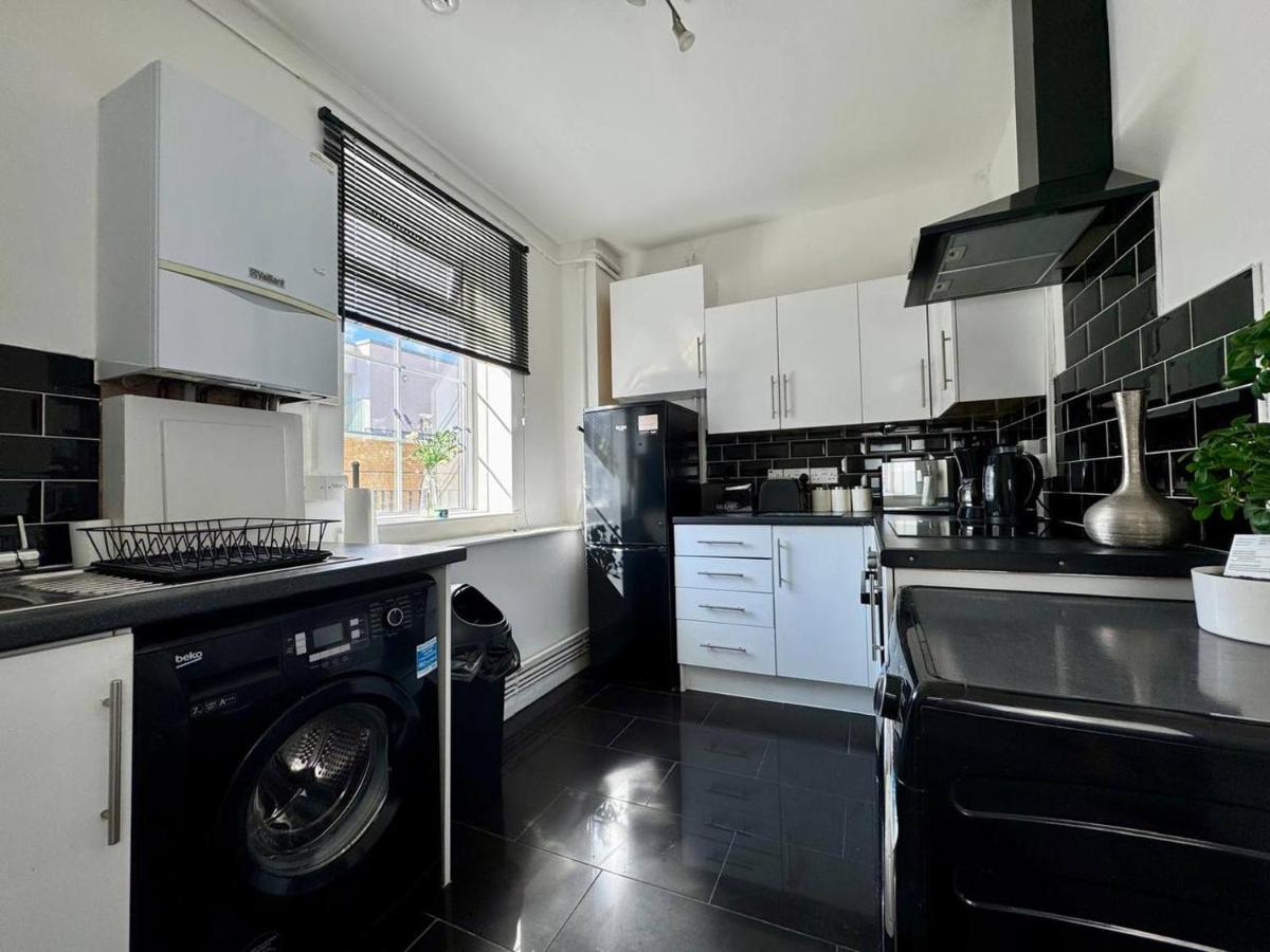 Luxury Flat by Tower Bridge, London - 2 Bedrooms, Free Parking - 4
