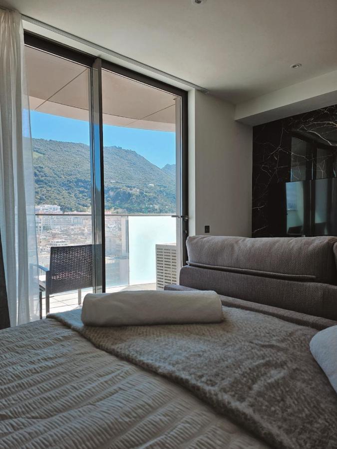 18th Floor Luxury Studio