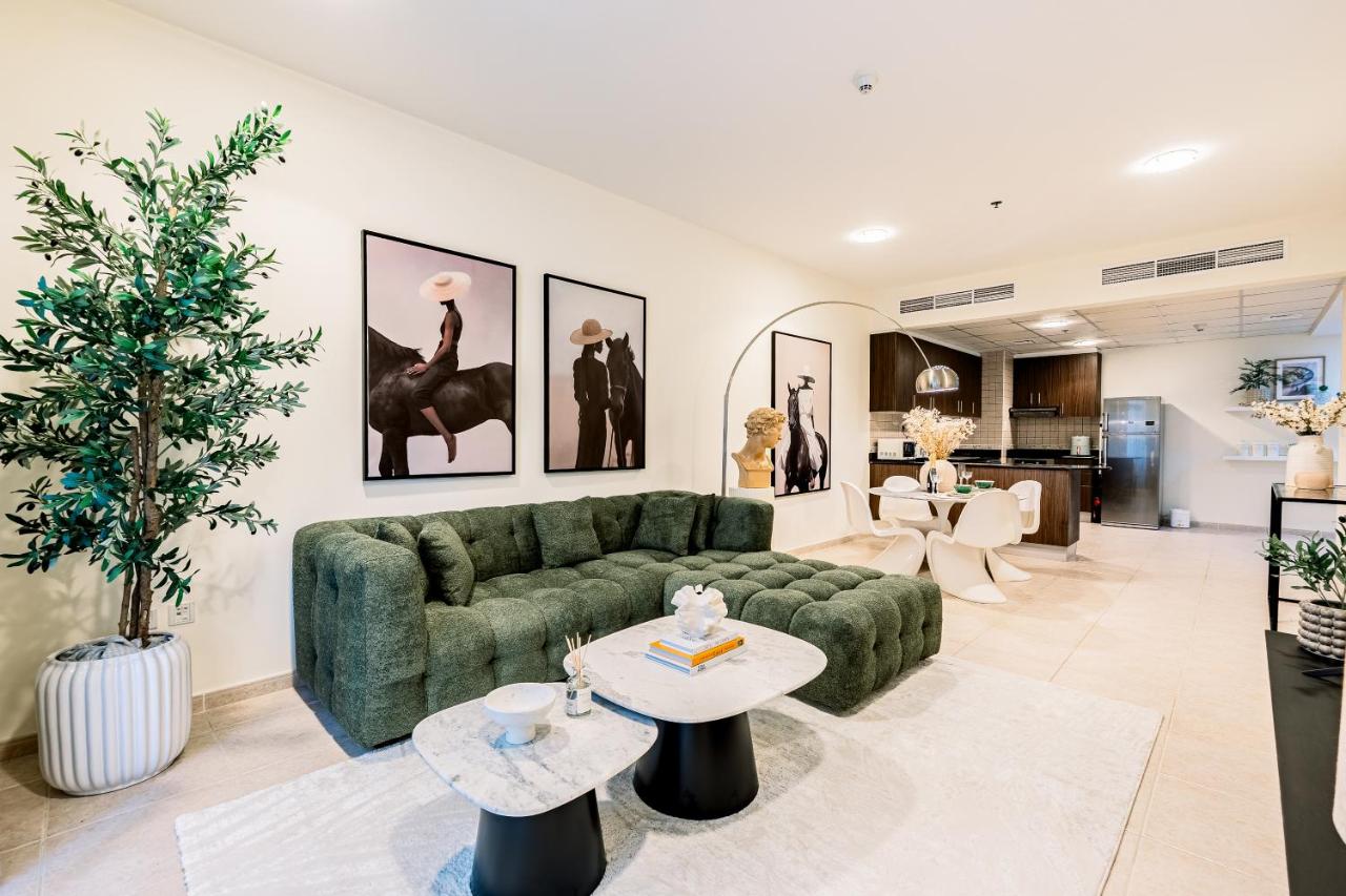 Fabulous 1BR in Dubai Marina near Beach With Sea Views