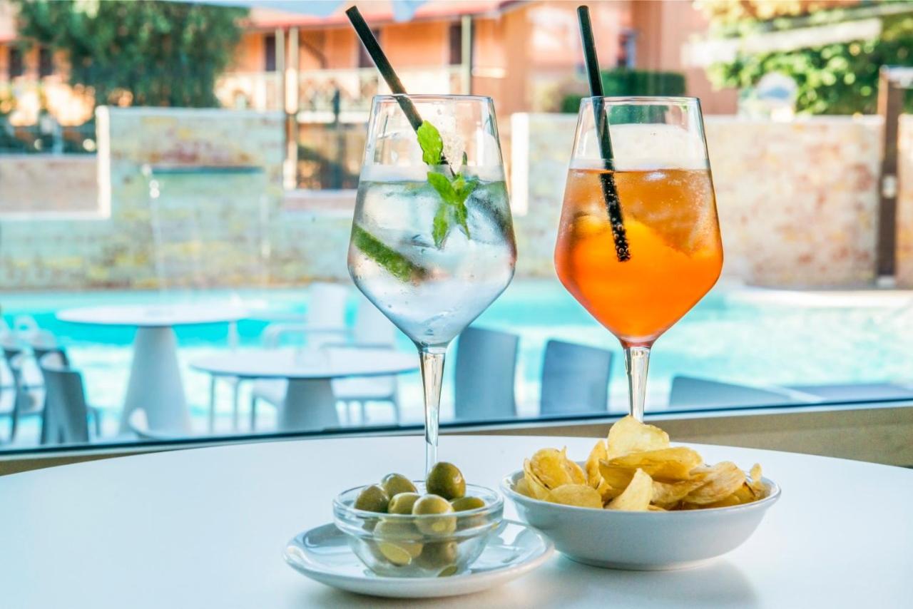 For tips on where to stay in Lake Garda, check out our list of favourite 4 and 5 star luxury hotels in Lake Garda plus cool resorts on the lake for R&R. #lakegardahotels #italy | 5-star Luxury Hotels In Lake Garda | Top Hotels Lake Garda Lago di Garda Luxury Hotels | Lake Garda Hotels 4 Star | Lake Como Hotels 5 Star | Best Hotels On Lake Garda | Luxury Lake Garda Hotels | Luxury Hotels Lake Garda | Sirmione Lake Garda Hotels | Lake Garda Italy Hotels 5-star Luxury Hotels In Lake Garda | Top Hotels Lake Garda Lago di Garda Luxury Hotels | Lake Garda Hotels 4 Star | Lake Como Hotels 5 Star | Best Hotels On Lake Garda |