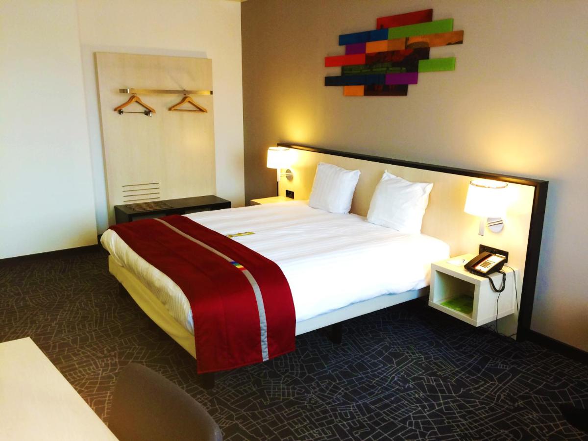 Park Inn Radisson Amsterdam Airport Schiphol Booking www.laterooms.com