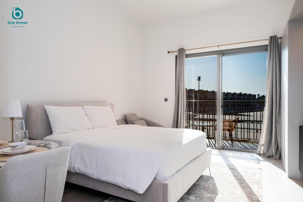 Blue Breeze - Stylish Studio Retreat in MBR City - 2