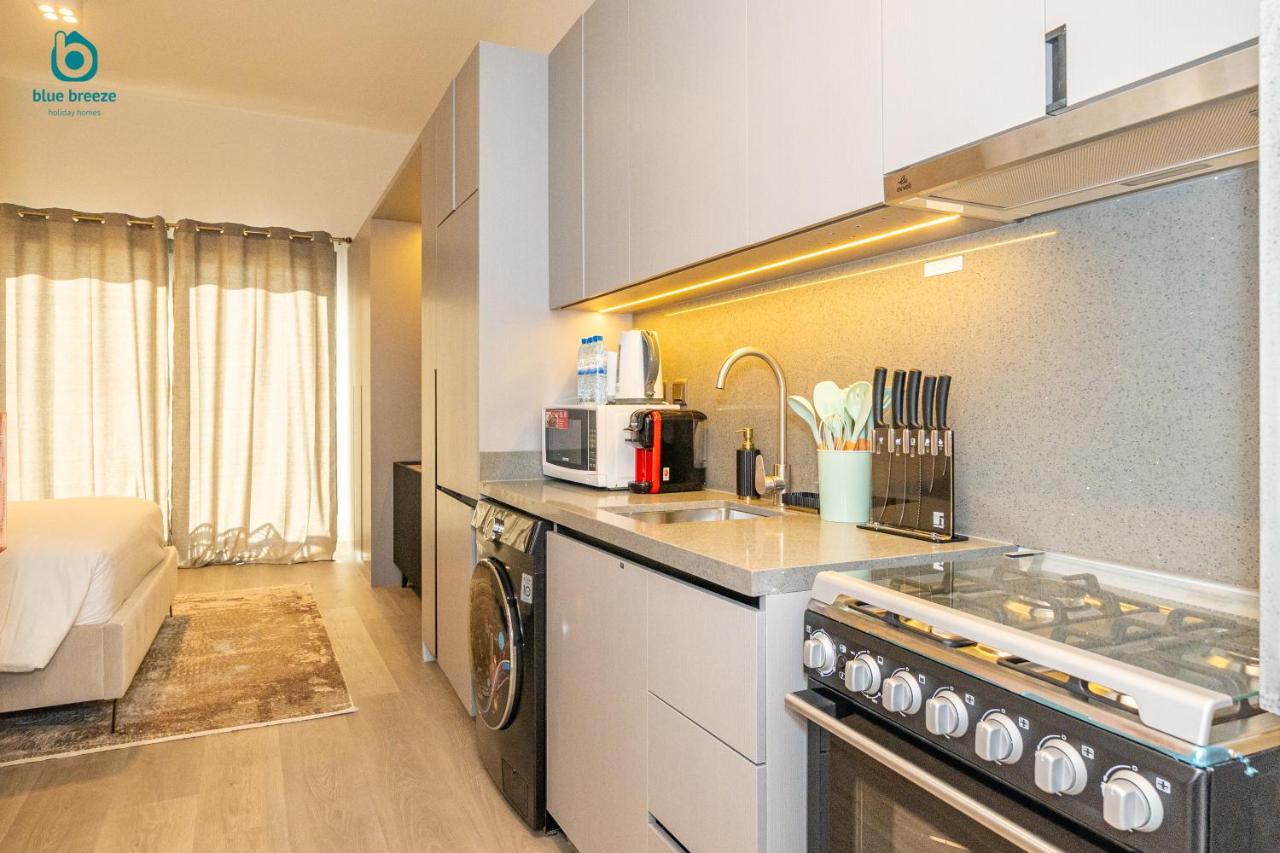 Blue Breeze - Stylish Studio Retreat in MBR City - 4