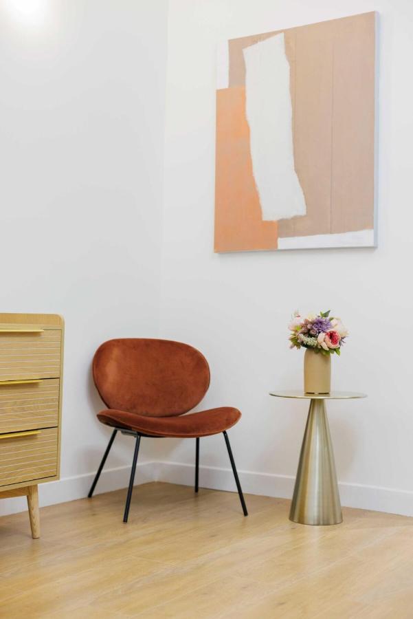 Stylish Apartment 3 Min from Haussmann, Sleeps4 - 2