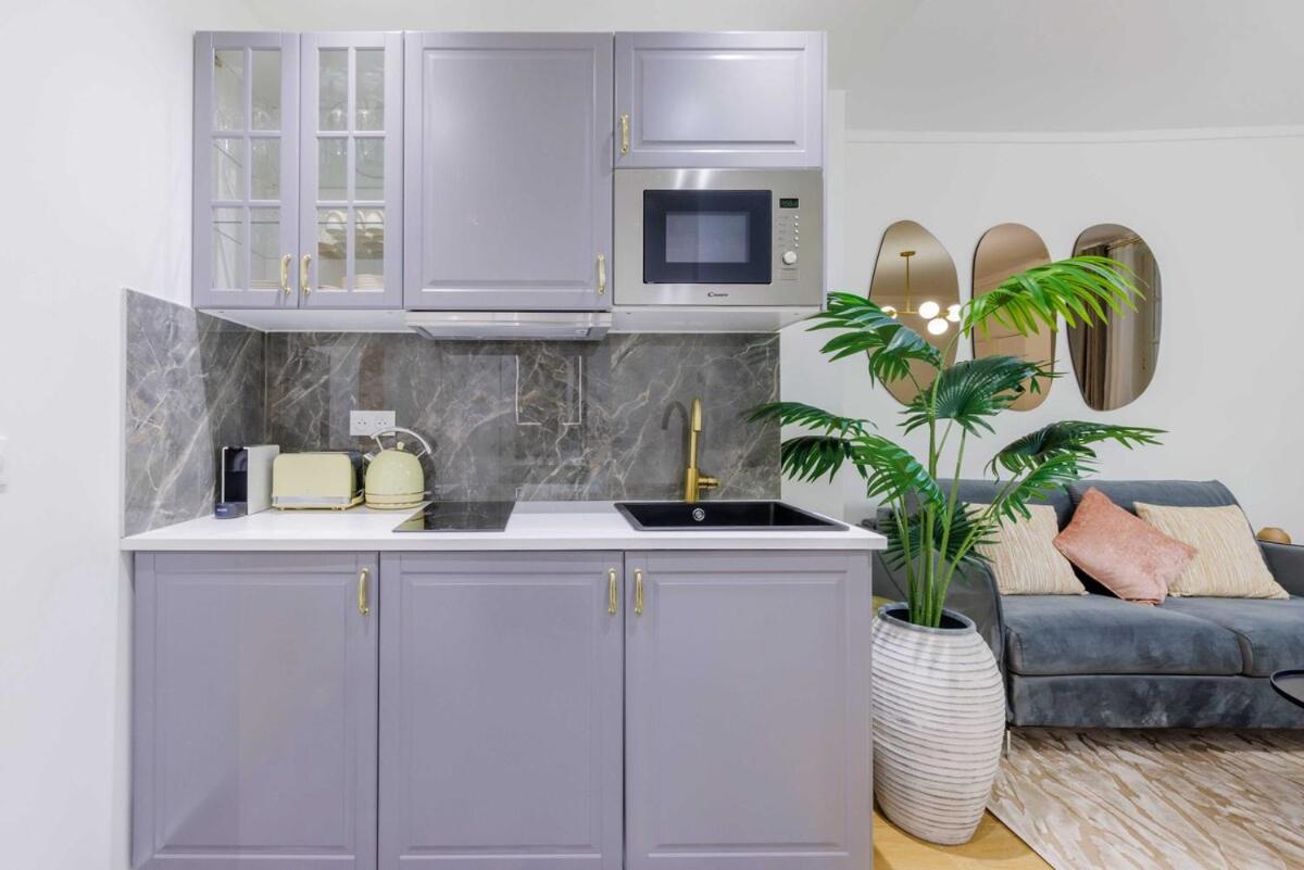 Stylish Apartment 3 Min from Haussmann, Sleeps4 - 4