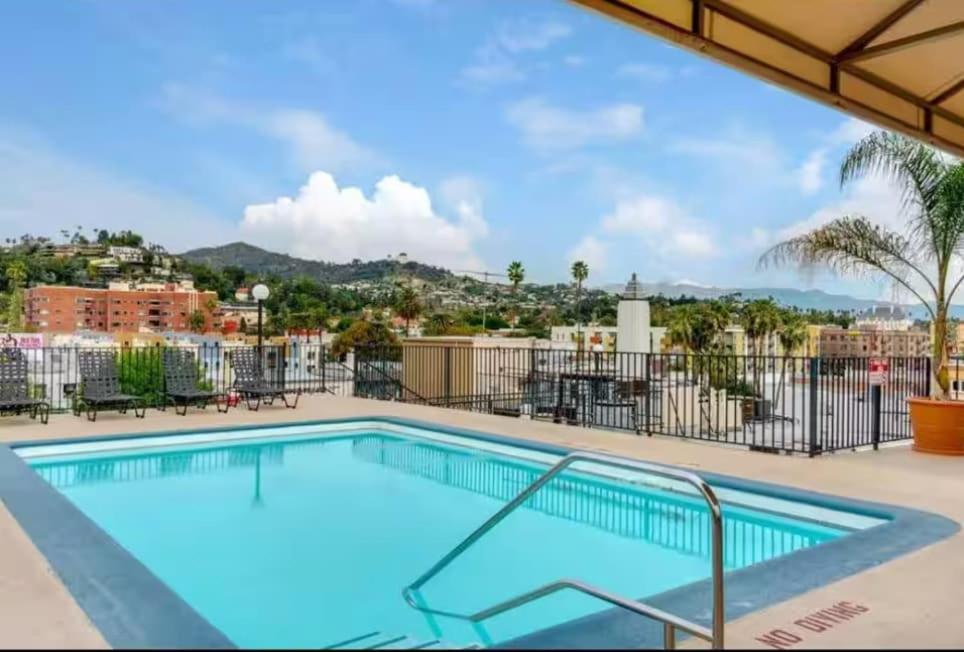 Stylish Hollywood Hideaway 1Bed Rooftop Pool with Iconic View D - 4