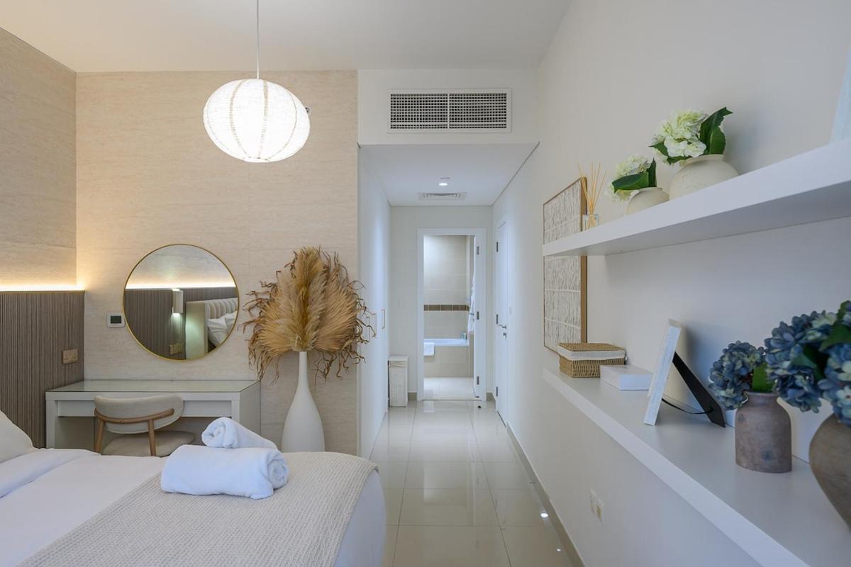 Luxury Apartment with Full Burj & Fountain Views - 3