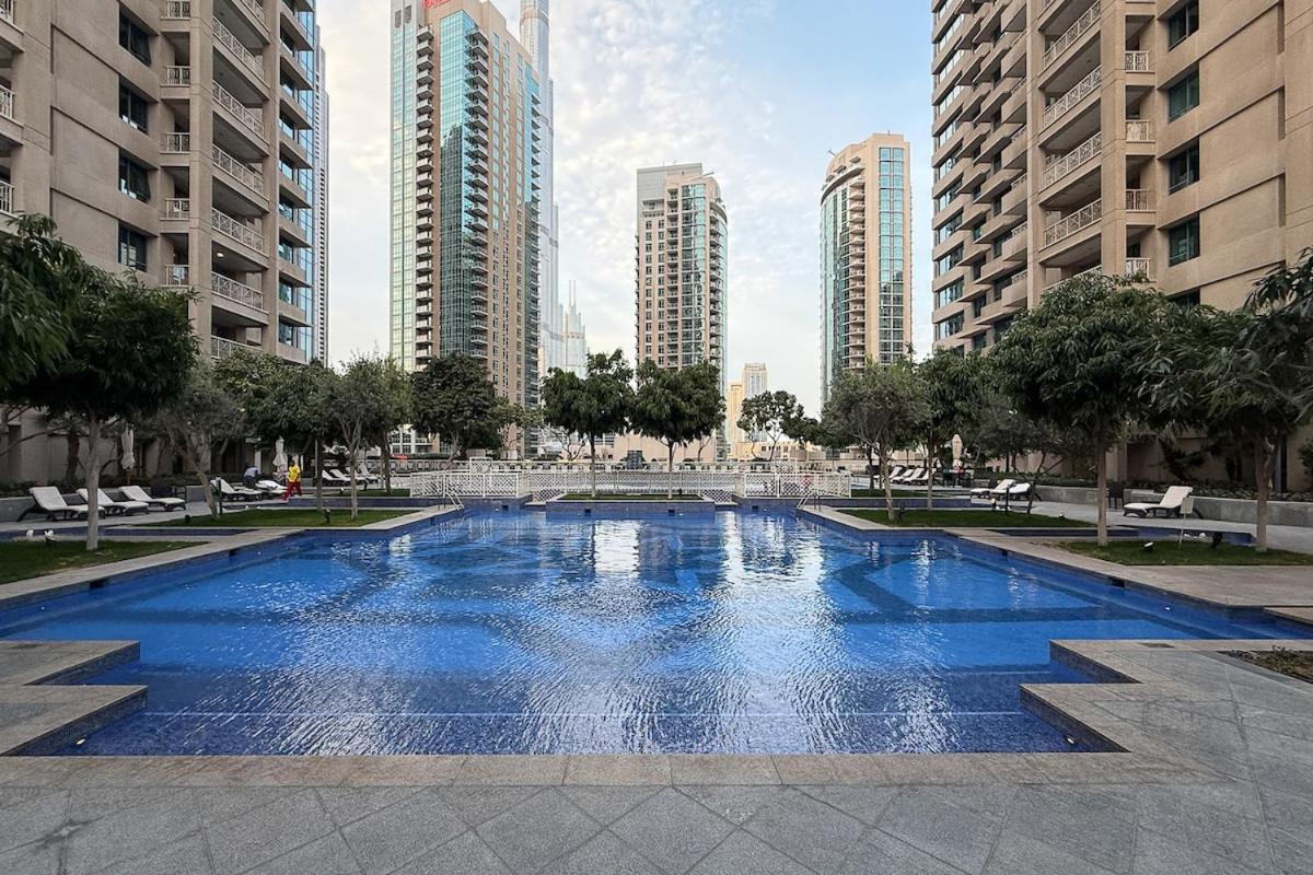 Luxury Apartment with Full Burj & Fountain Views - 4