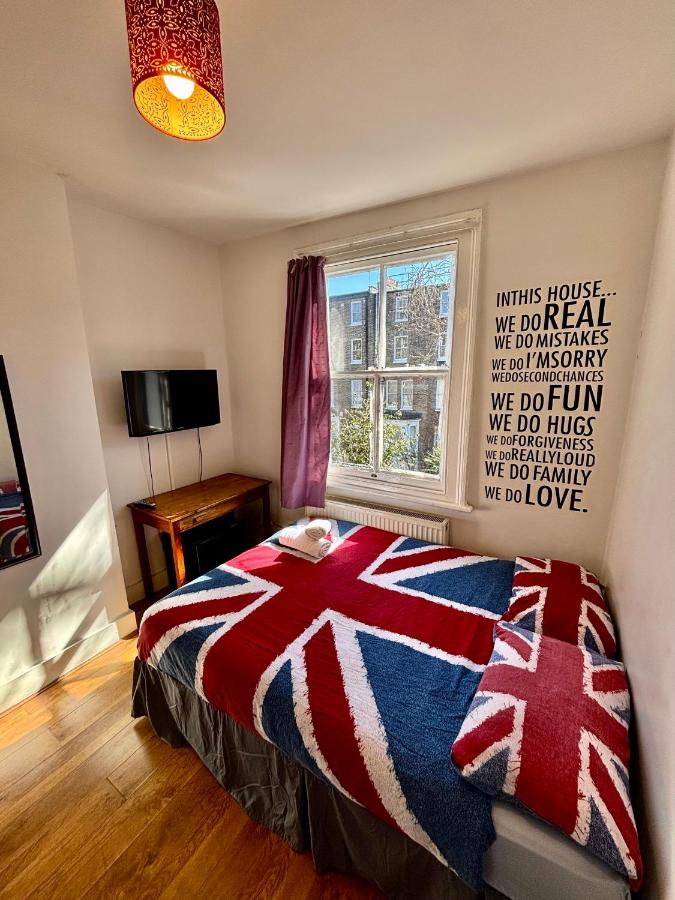 Saint James Backpackers - 3