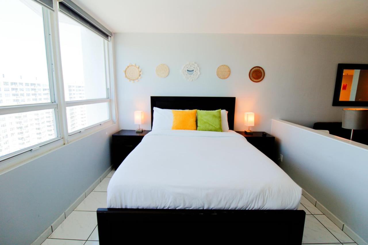 Castle 1221 Large studio with free parking, pool, tennis, beach access, tiki bar... - 2