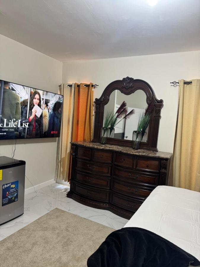 Natty Exquisite Home away from Home - 3