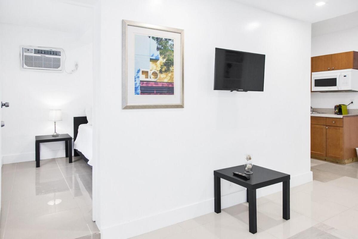 Miami Designer Apartment Unit 1 - 3