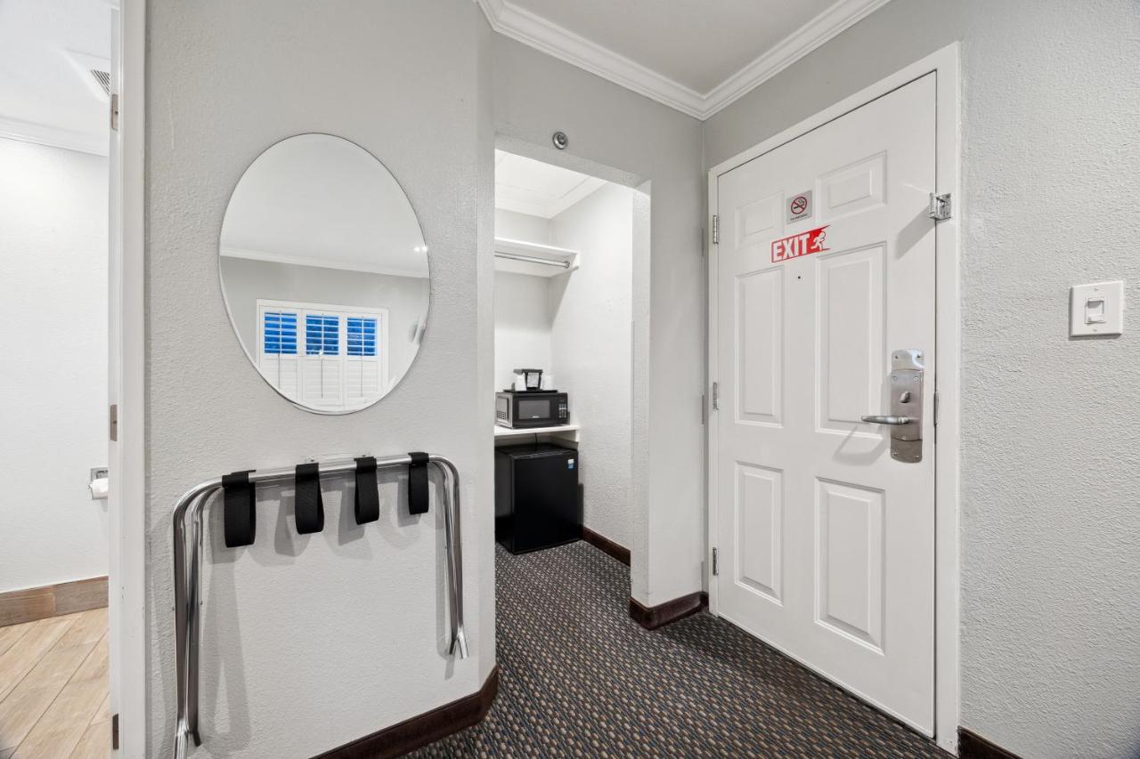 Bayhill Inn — photo 17