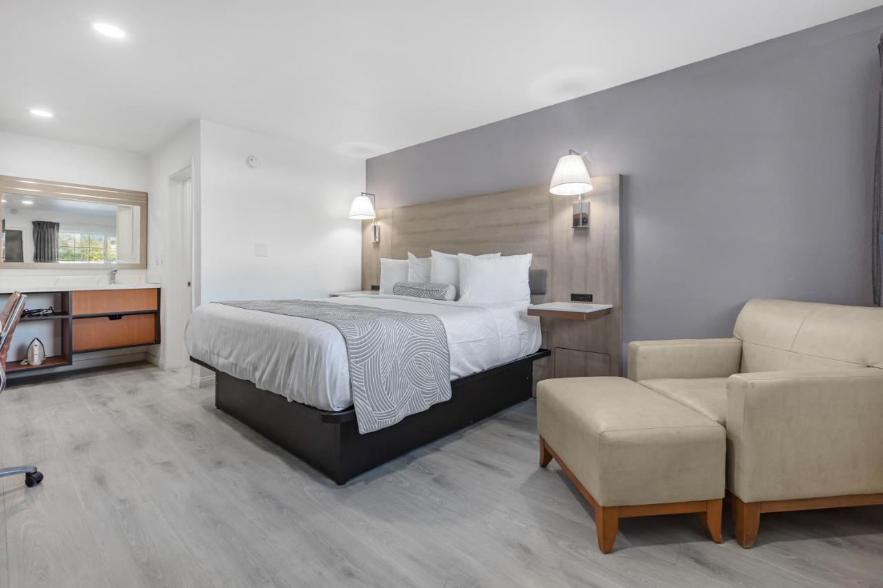 Astro Motel is now Inland Inn & Suites — photo 10