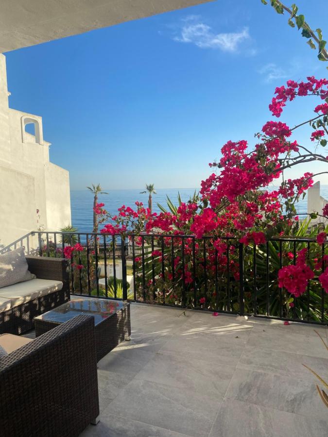 Beachfront duplex with seaview