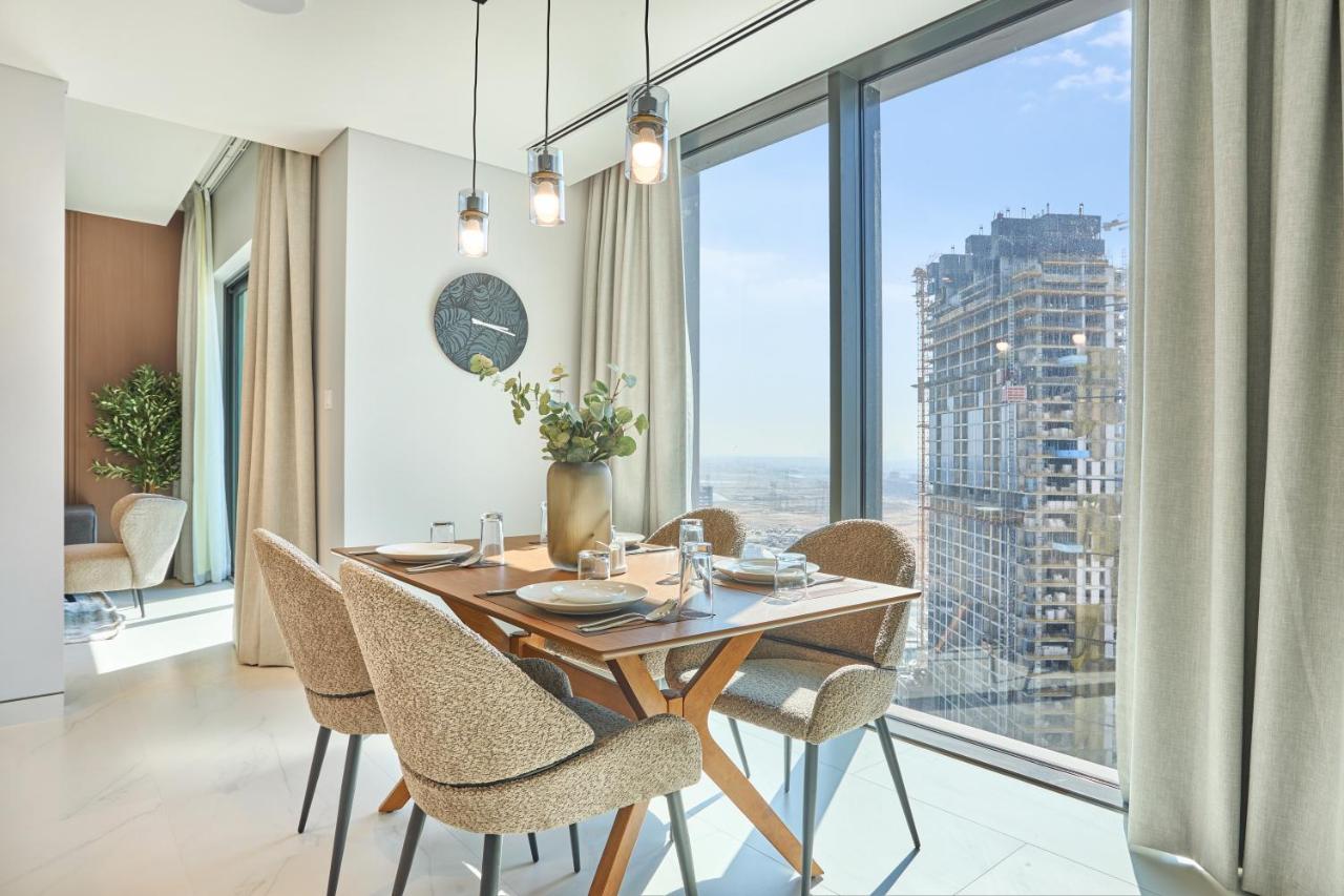 STAY BY LATINEM Luxury 1BR Holiday Home CVG 2409 Near Burj Khalifa