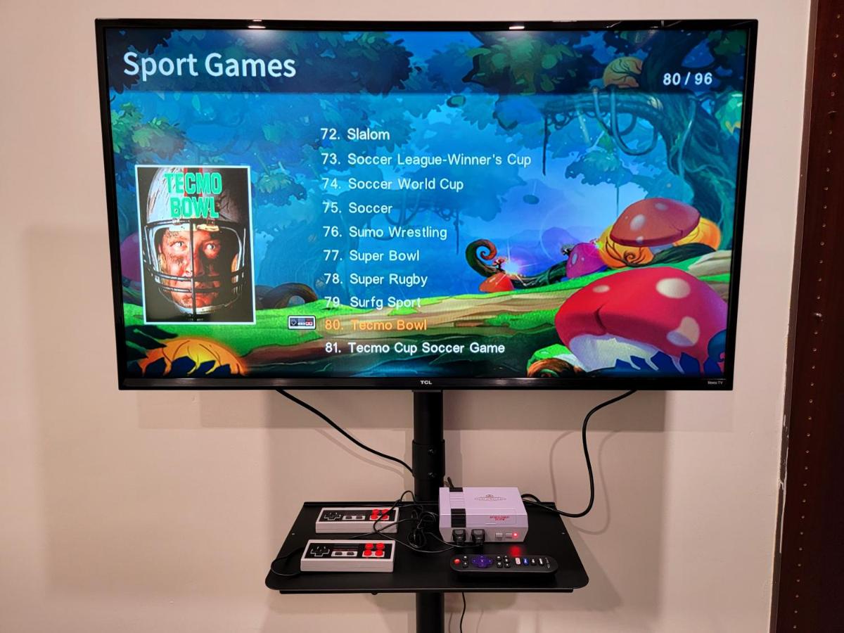 Perfectly located Pico Robertson ground floor 3 bedroom apartment Walk to restaurants WIFI TV Game Console Parking 5 minutes to Rodeo Drive - 4