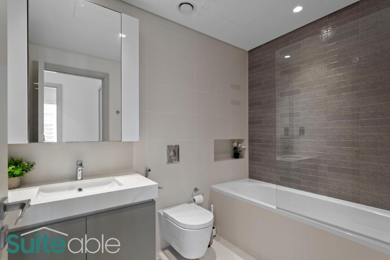 Breathtaking Elegance 1Bedroom in Emaar Beachfront - 3