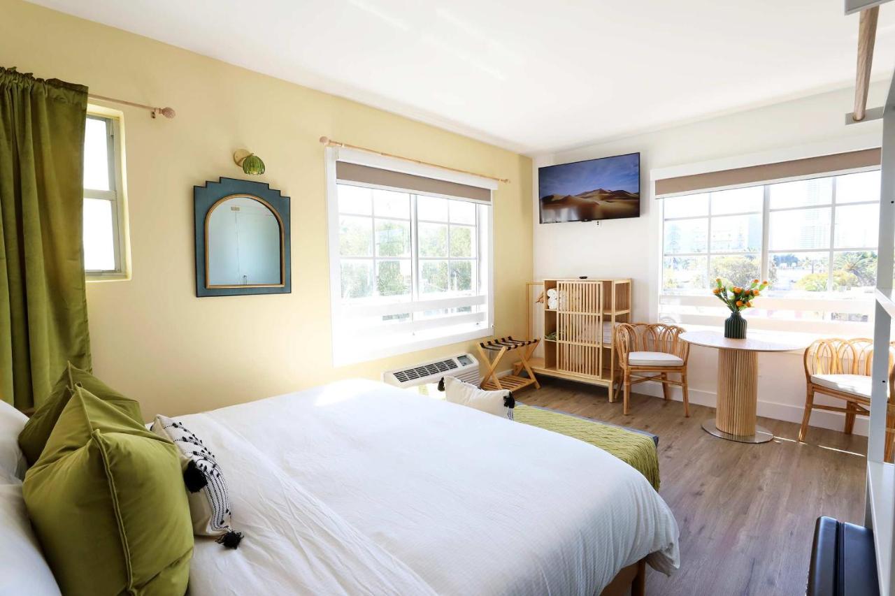 Beachfront South of Fifth Suite on Ocean Drive Miami Beach - 2