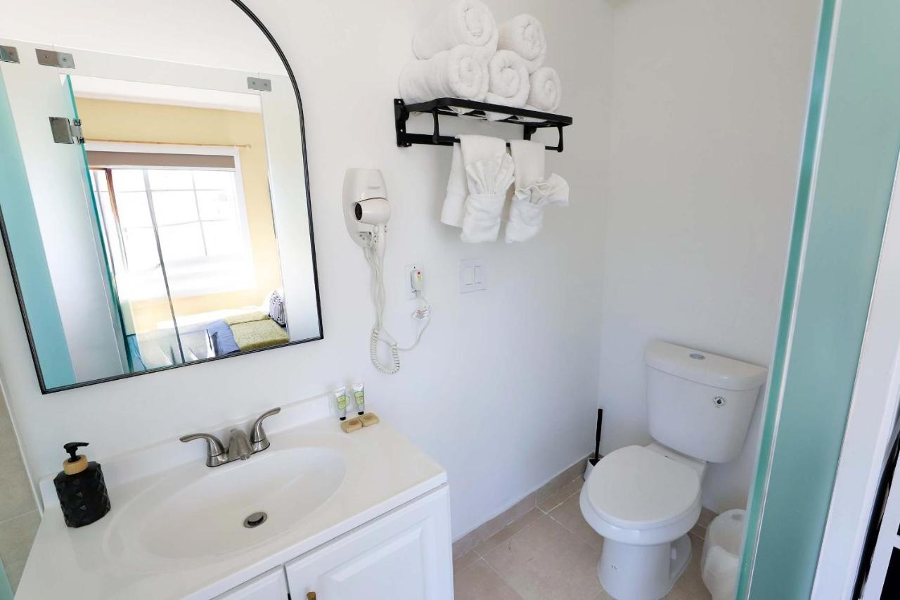 Beachfront South of Fifth Suite on Ocean Drive Miami Beach - 4