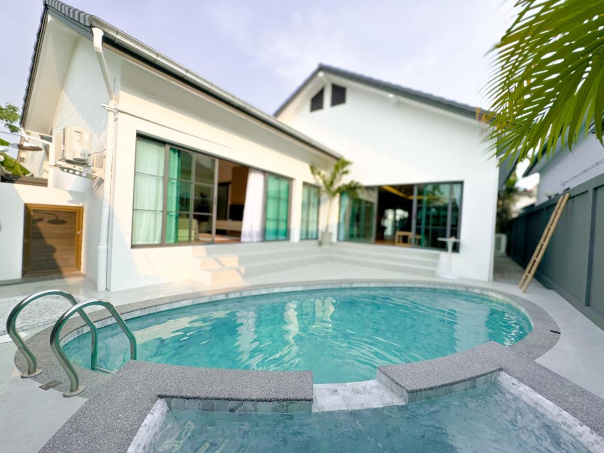 Stylish 3BR Greek Villa AT Jomtien Beach