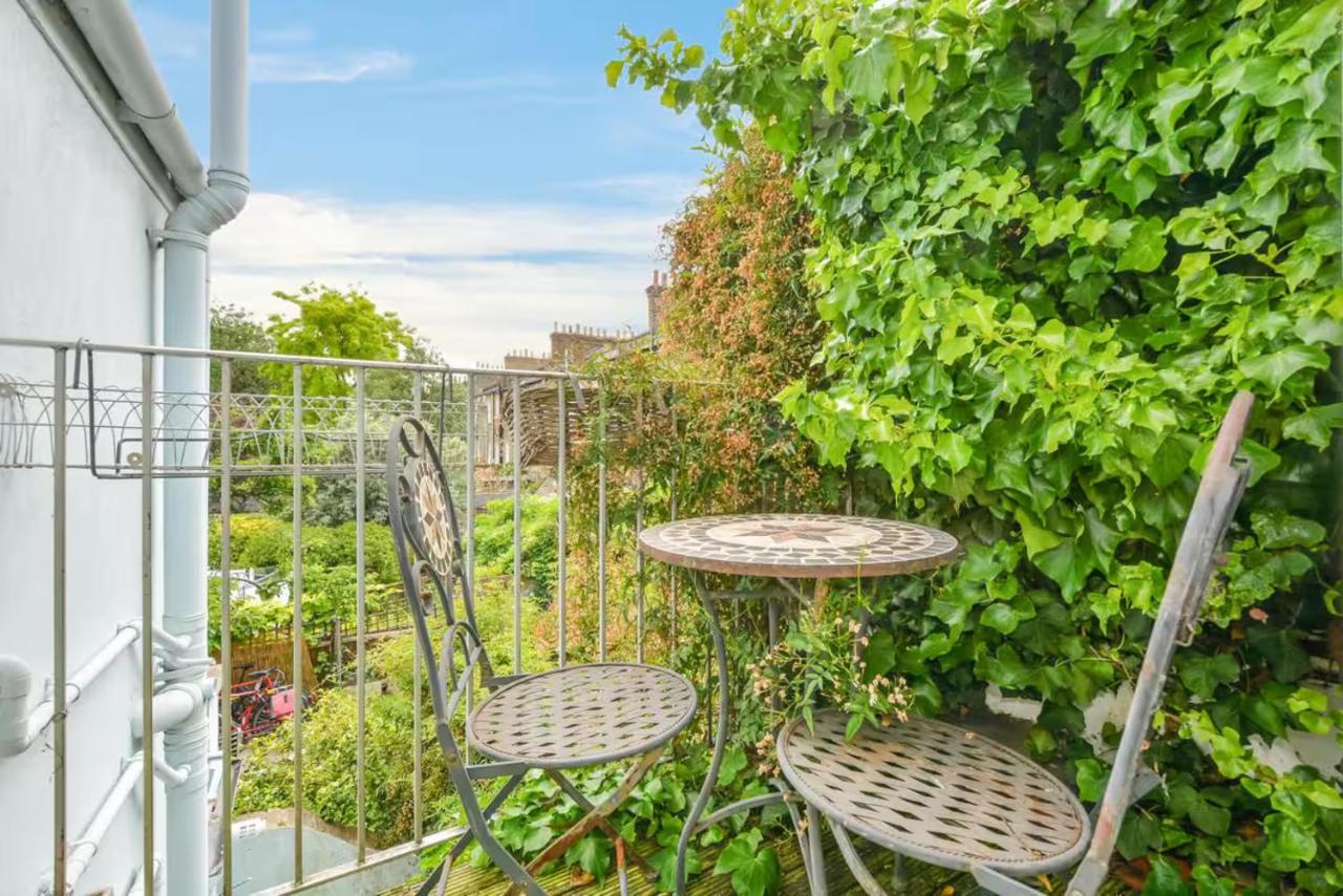 Airy 1850s Coach House with Private Balcony - Pass the Keys - 5