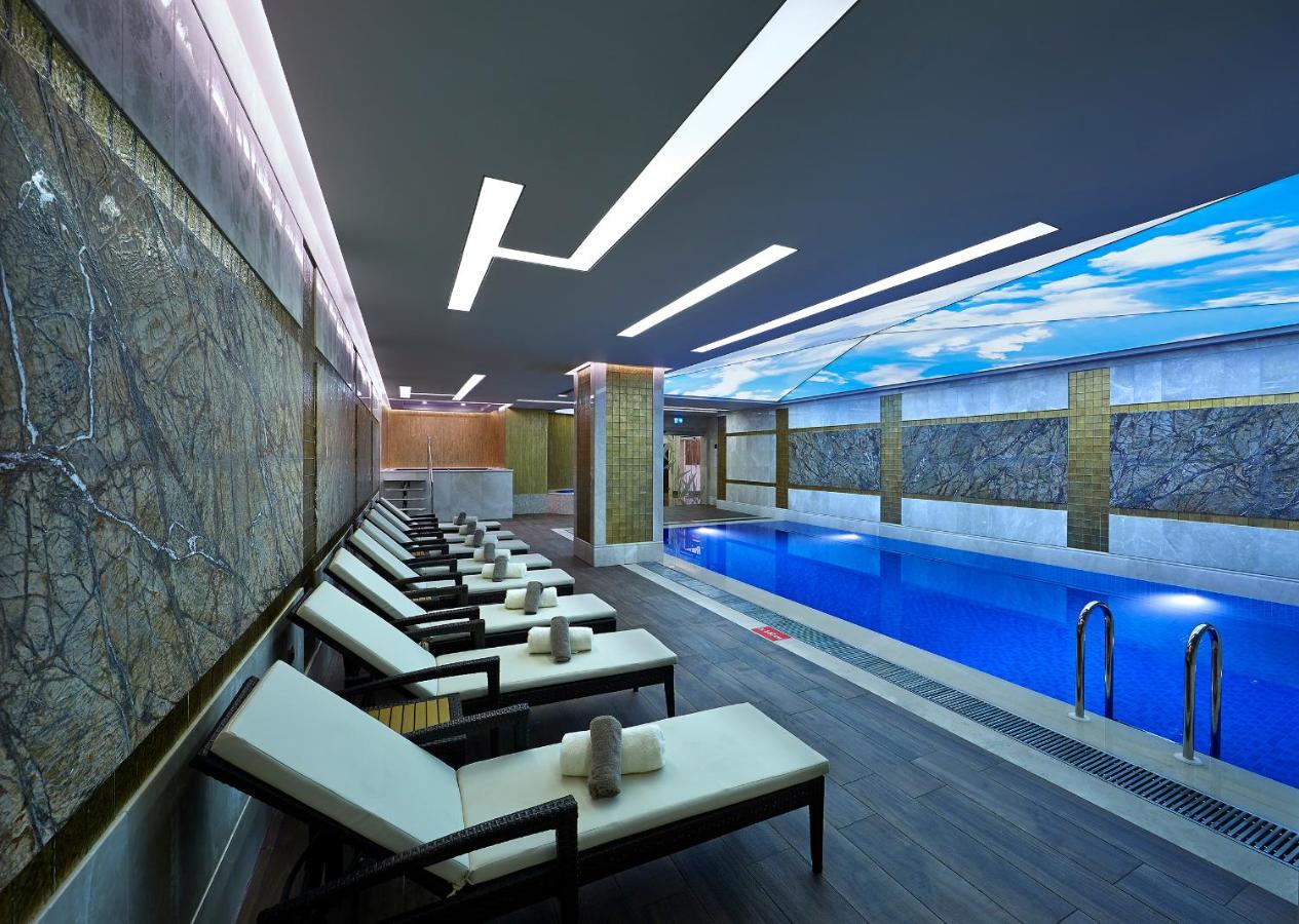 Heated swimming pool: Uranus Istanbul Topkapi