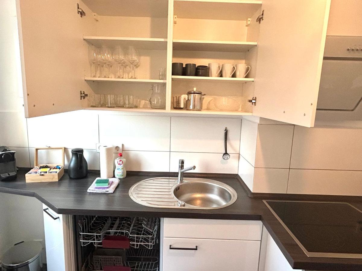 GÖH-moderne Wohnung in zentraler Lage, Balkon, self-check-in, WLAN, Netflix, DisneyPlus