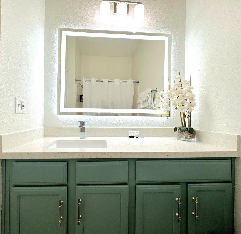 Image: Athens Hotel & Suites