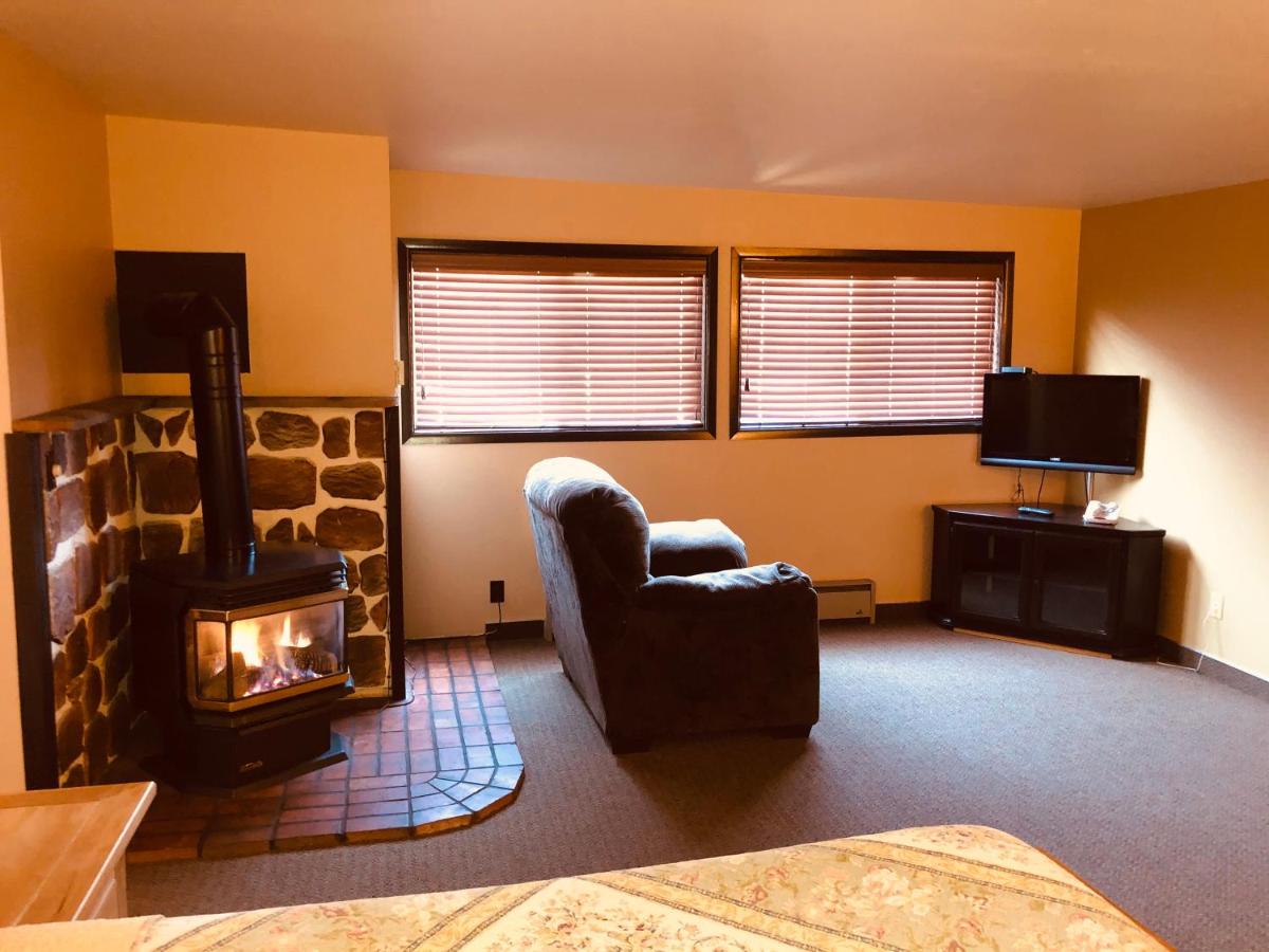 Glenwood Springs Cedar Lodge — photo 11