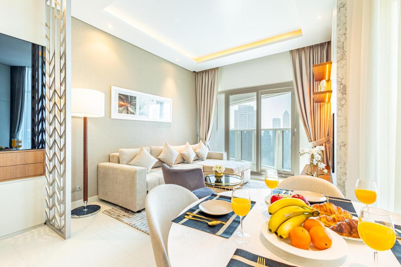 Deluxe One-Bedroom Apartment in Business Bay with Burj Khalifa and Canal View - 2