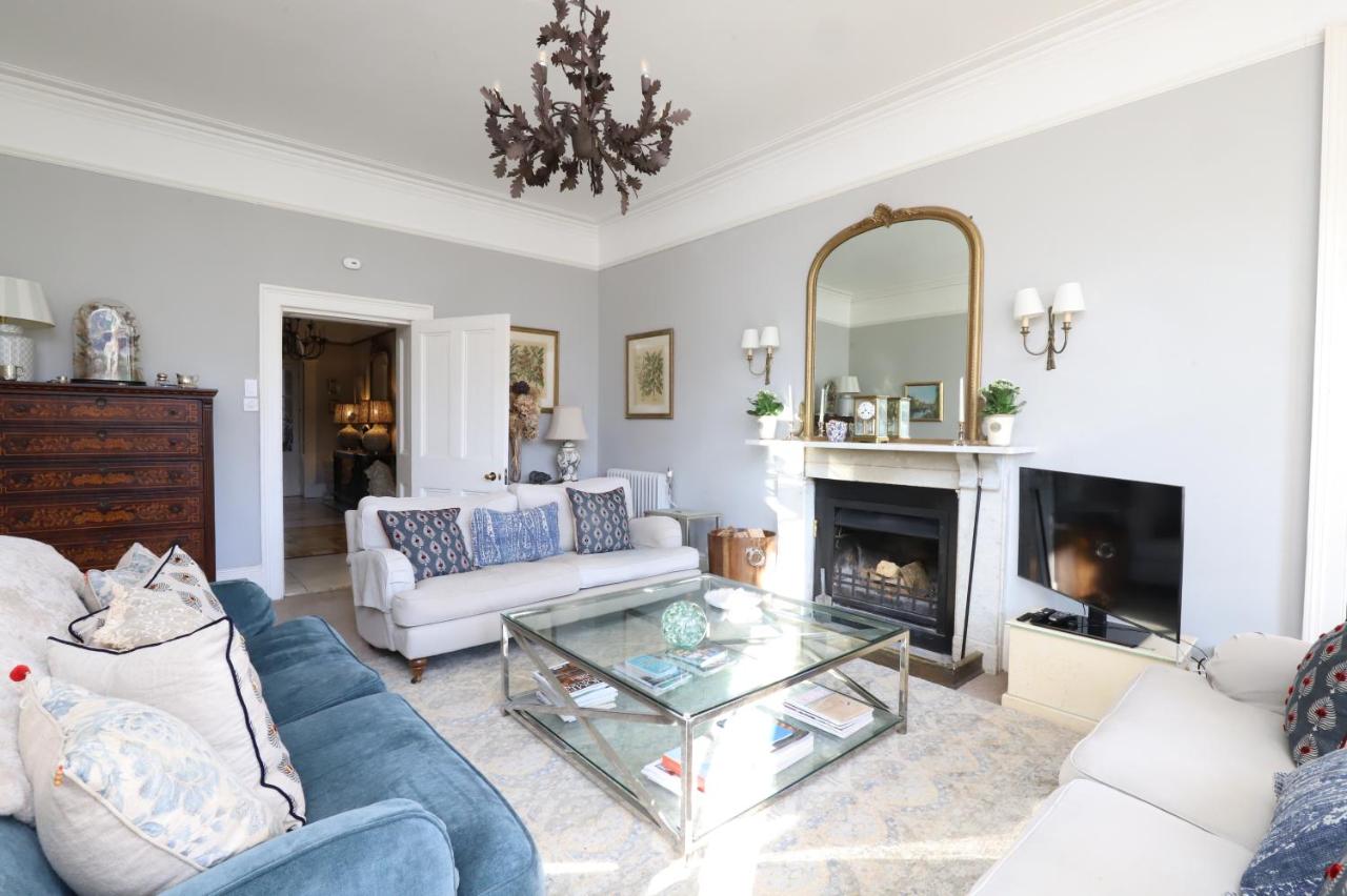 Fantastic historic Georgian villa, + tennis court. - 2