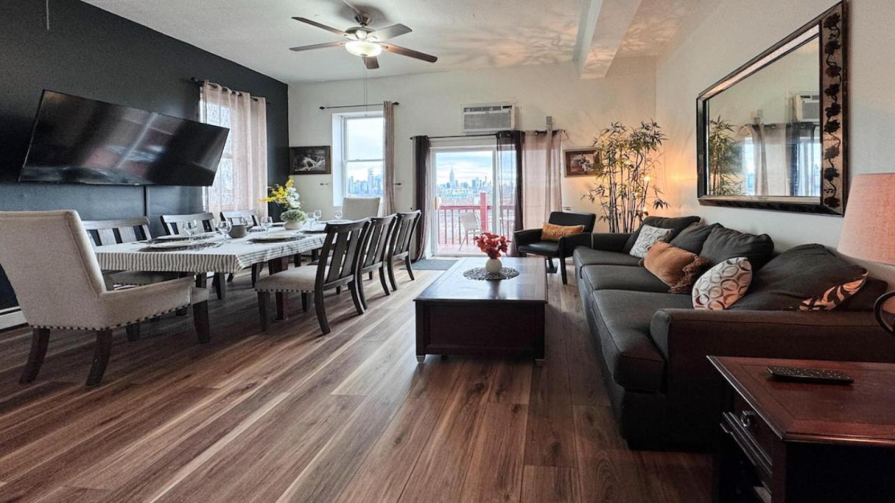 Max NY VIEW 5 Apartment Combo Sleeps 60 15 Mins to NYC - 5