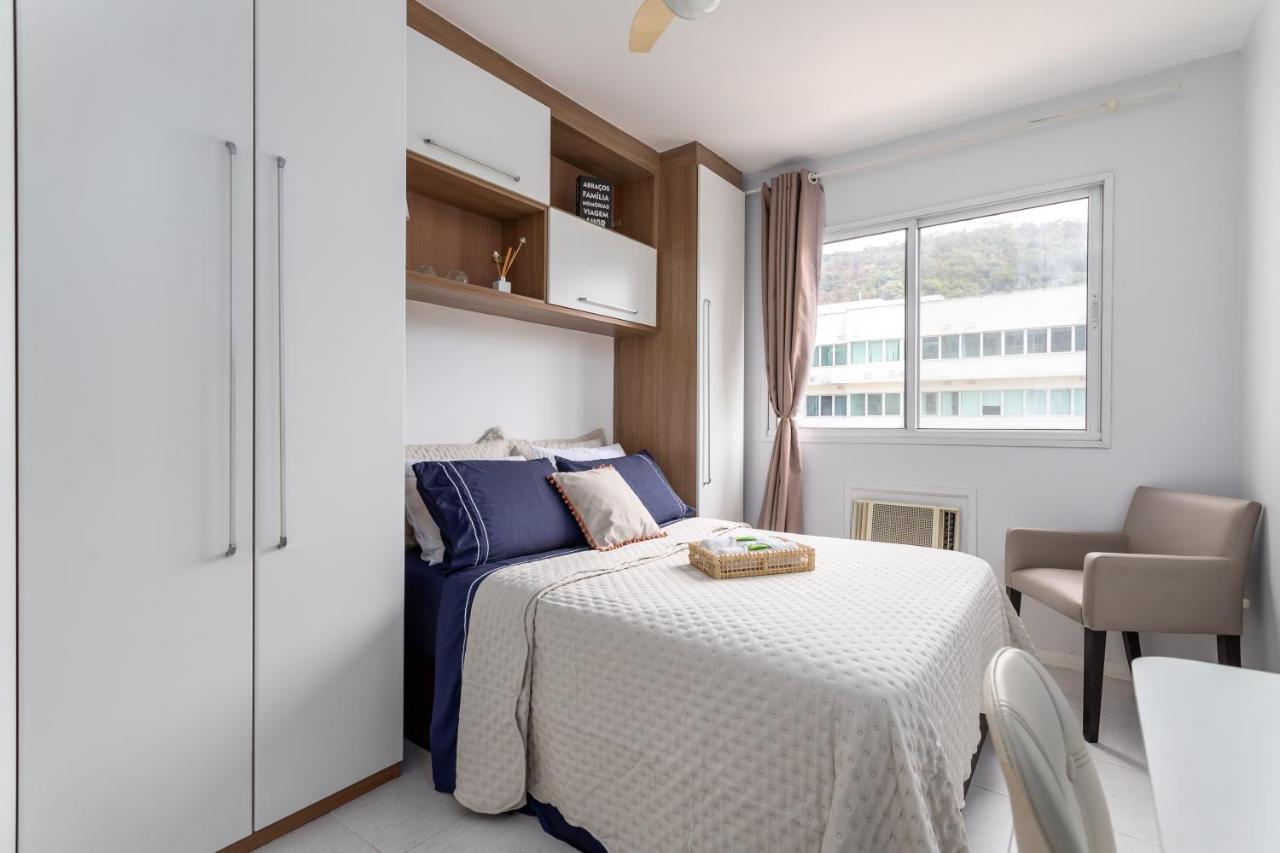 Apto 2 Quartos com Varanda em Frente ao RioCentro Barra Olimpica Wi-Fi Rapido Piscina Cozinha Completa e Estacionamento Portaria 24h Sala Homeoffice Brinquedoteca e Parquinho Infantil Ideal para Grupos Familias e Hospedes a trabalho - 2