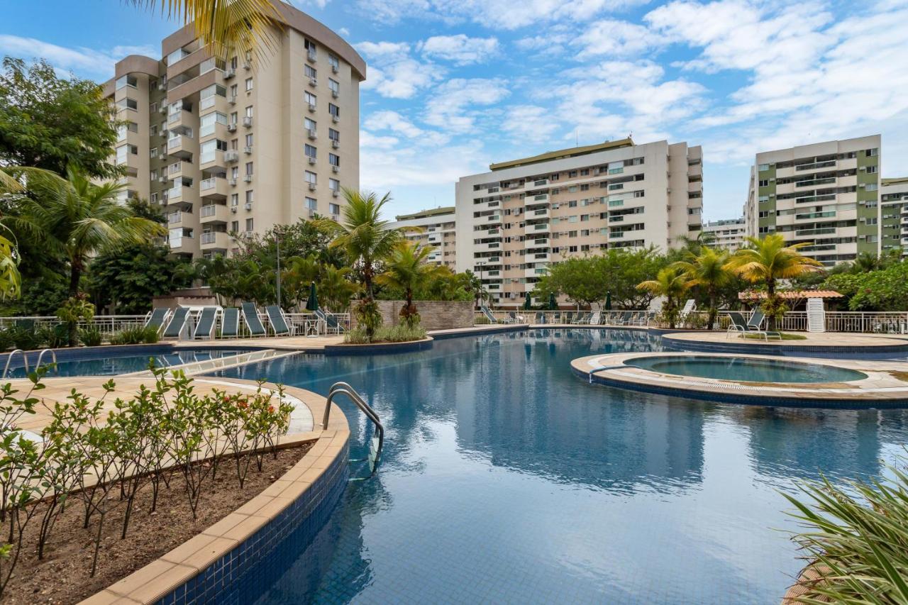 Apto 2 Quartos com Varanda em Frente ao RioCentro Barra Olimpica Wi-Fi Rapido Piscina Cozinha Completa e Estacionamento Portaria 24h Sala Homeoffice Brinquedoteca e Parquinho Infantil Ideal para Grupos Familias e Hospedes a trabalho - 4