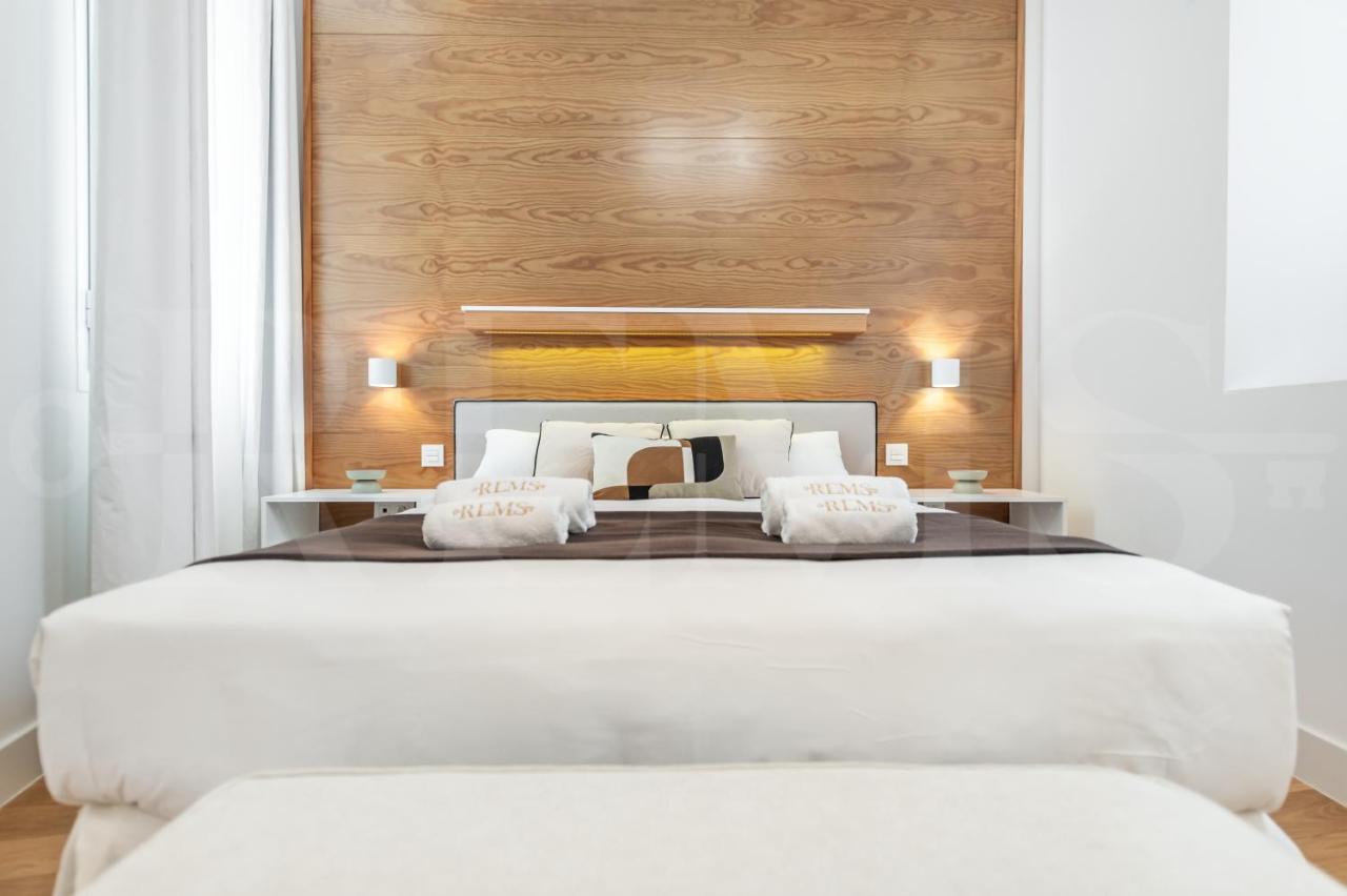 Artistic and Spacious Apartment by REMS - 2