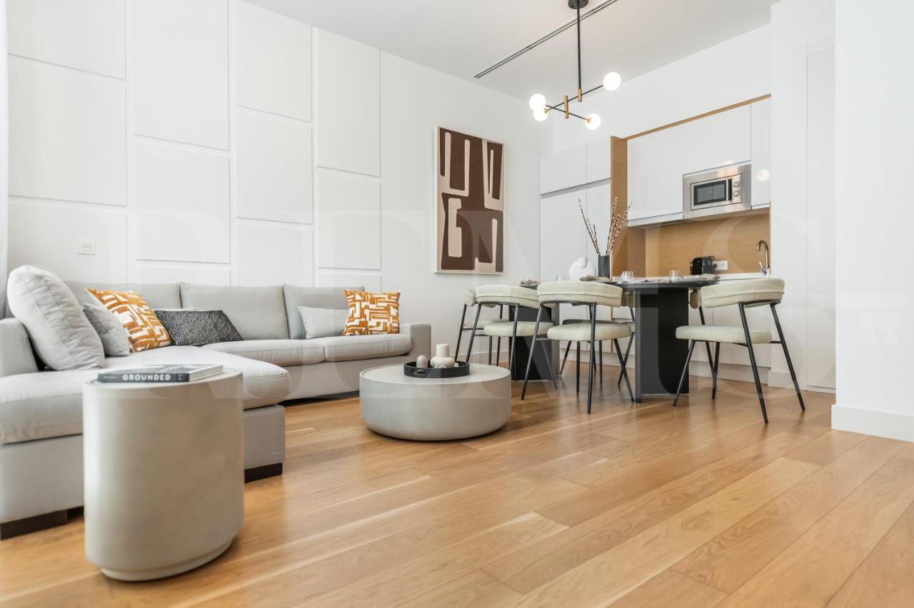 Artistic and Spacious Apartment by REMS