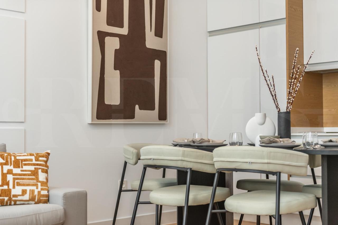 Artistic and Spacious Apartment by REMS - 4