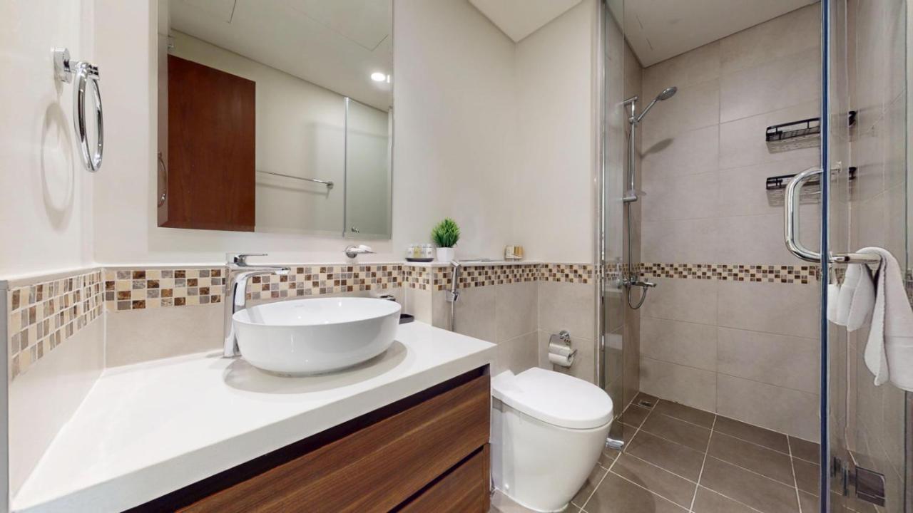 Vacationer Holiday Homes I Cosy 1 Bedroom l Private Balcony with City Views l Business Bay - 3
