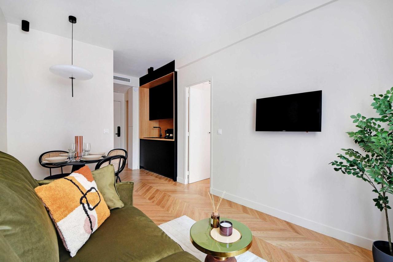 Whole house near the Eiffel Tower - 4