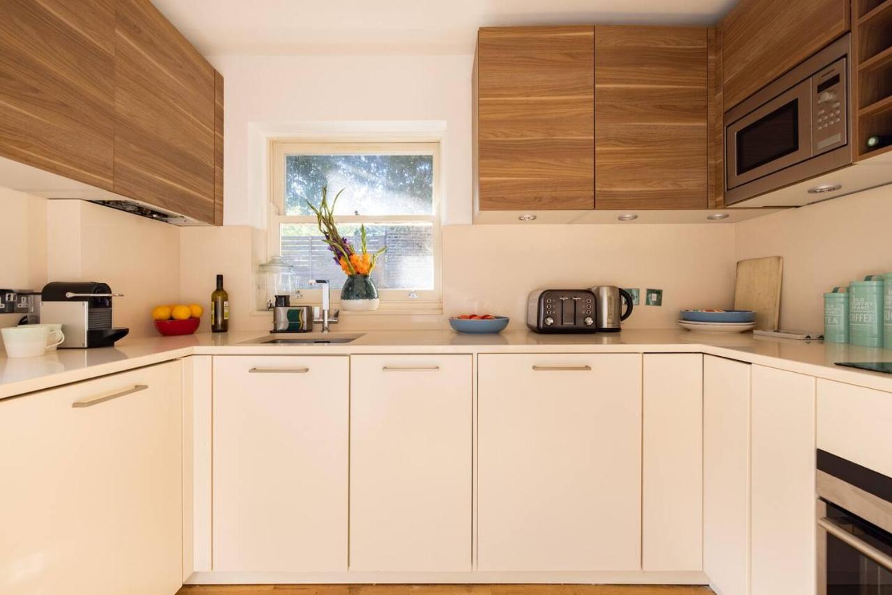 Niru Modern & Stylish Flat wHuge Private Terrace - 4