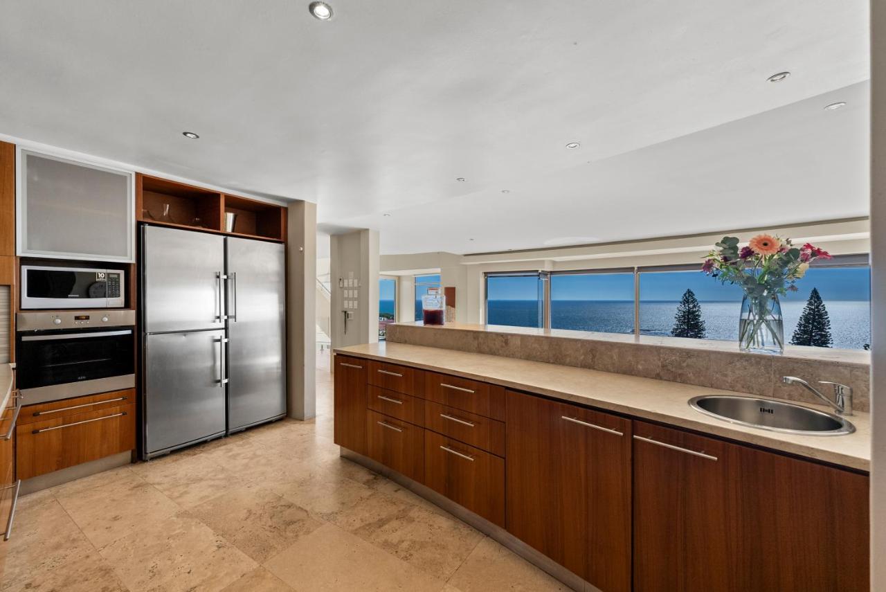 Sea Views, Secret Garden, 3 Bedroom Villa in Camps Bay - 2