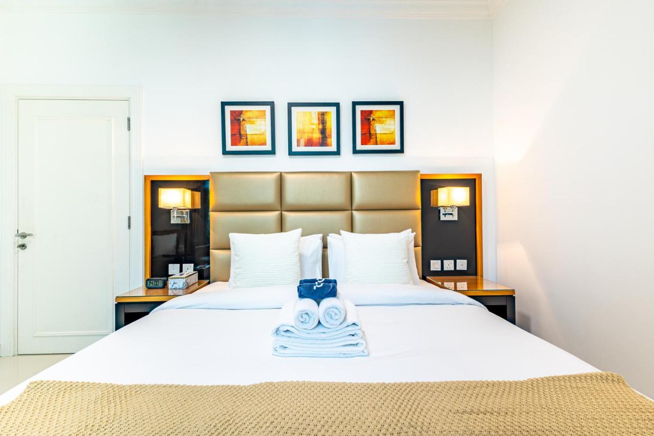 Spacious 1BR - Balcony & Pool View - Capital Bay - 2