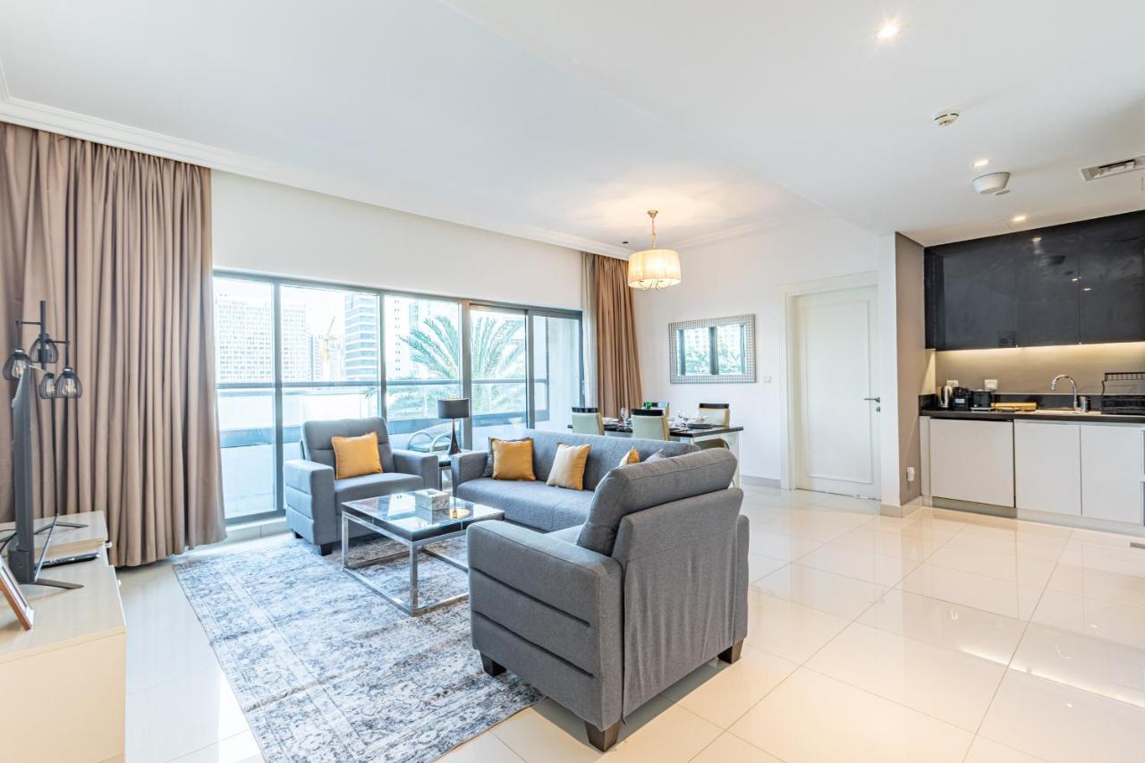 Spacious 1BR - Balcony & Pool View - Capital Bay