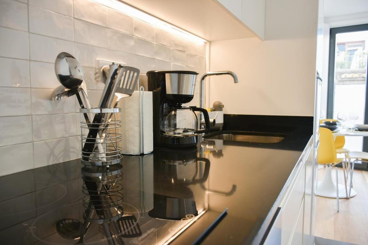 Central with balcony - 9 min-walk to Trindade - 3