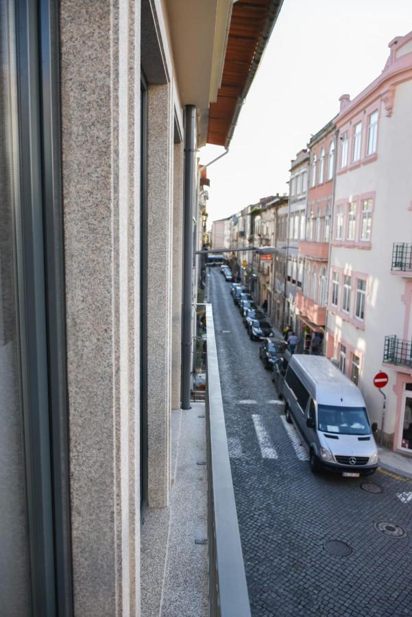Central with balcony - 9 min-walk to Trindade - 2
