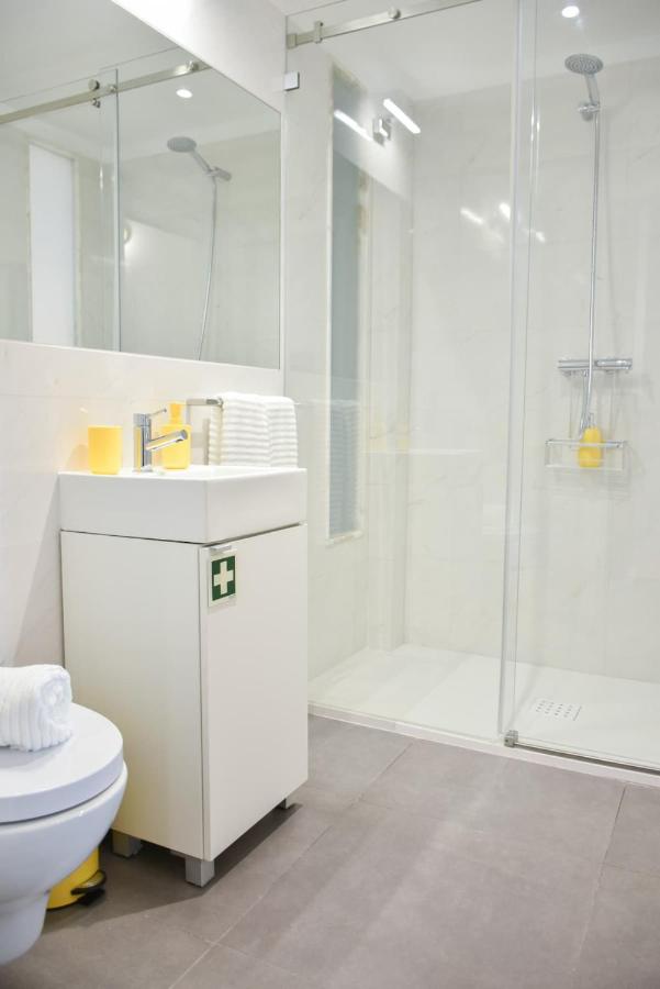 Central with balcony - 9 min-walk to Trindade - 4